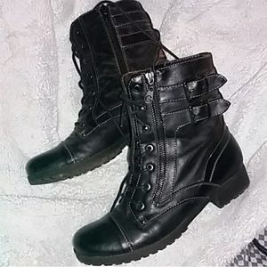 BLACK LEATHER GUESS BOOTS